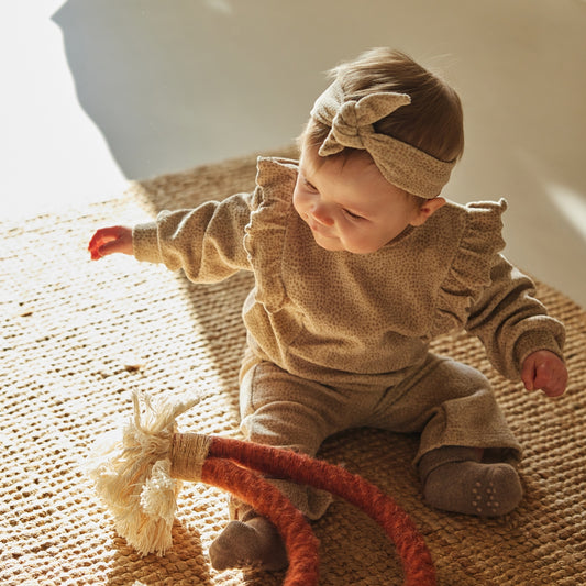 Dirkje Baby Girls Ruffle Set with Headband - Beige Grey