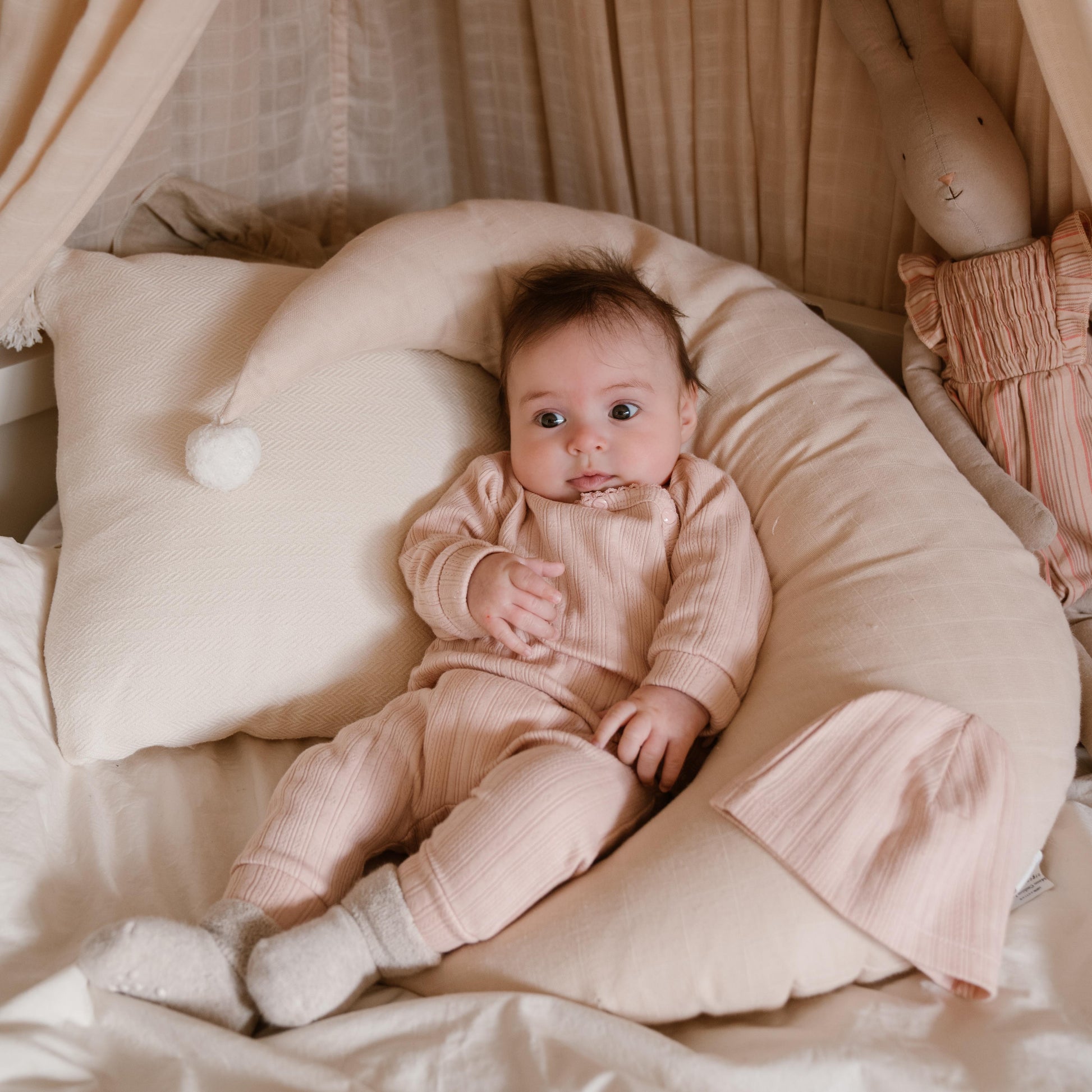 Baby Girl 2-Piece Babysuit + Hat – Light Dusty Pink | Organic Cotton